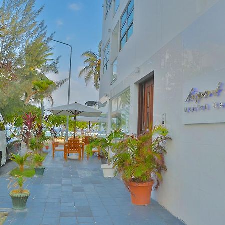 Airport Beach Hotel Hulhumale Exterior photo