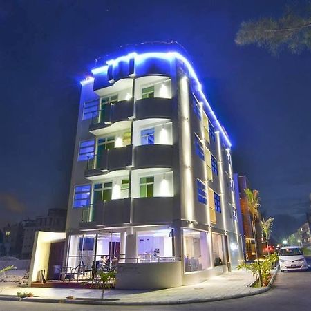 Airport Beach Hotel Hulhumale Exterior photo