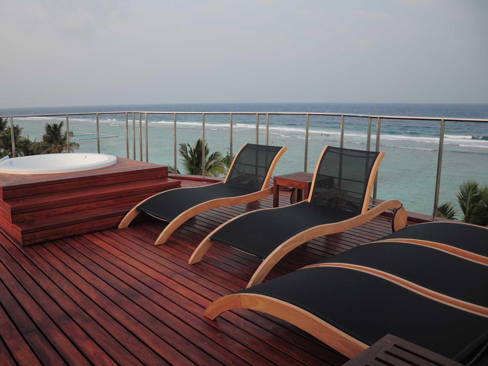 Airport Beach Hotel Hulhumale Exterior photo