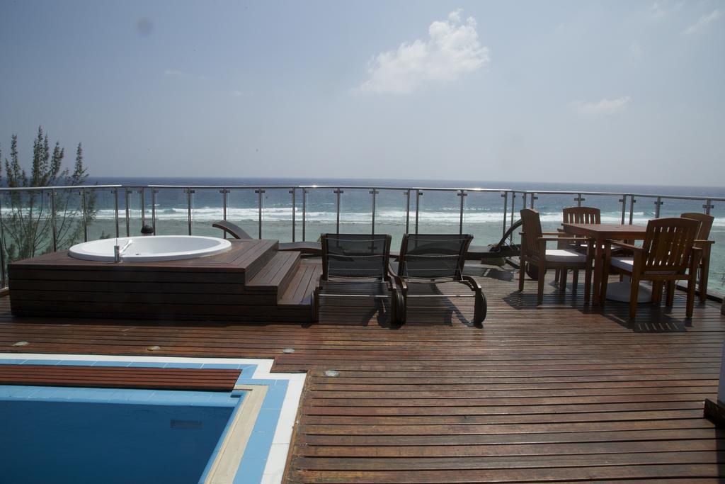 Airport Beach Hotel Hulhumale Exterior photo