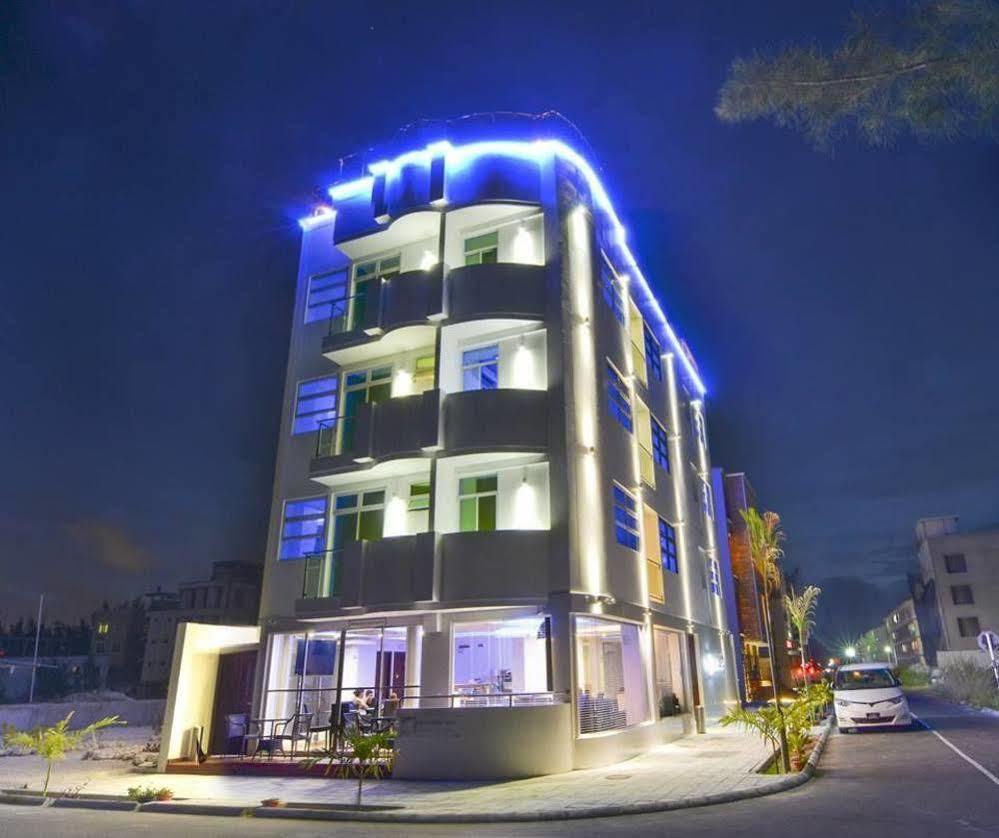 Airport Beach Hotel Hulhumale Exterior photo